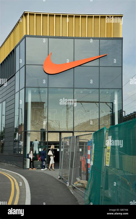 nike outlet hackney
